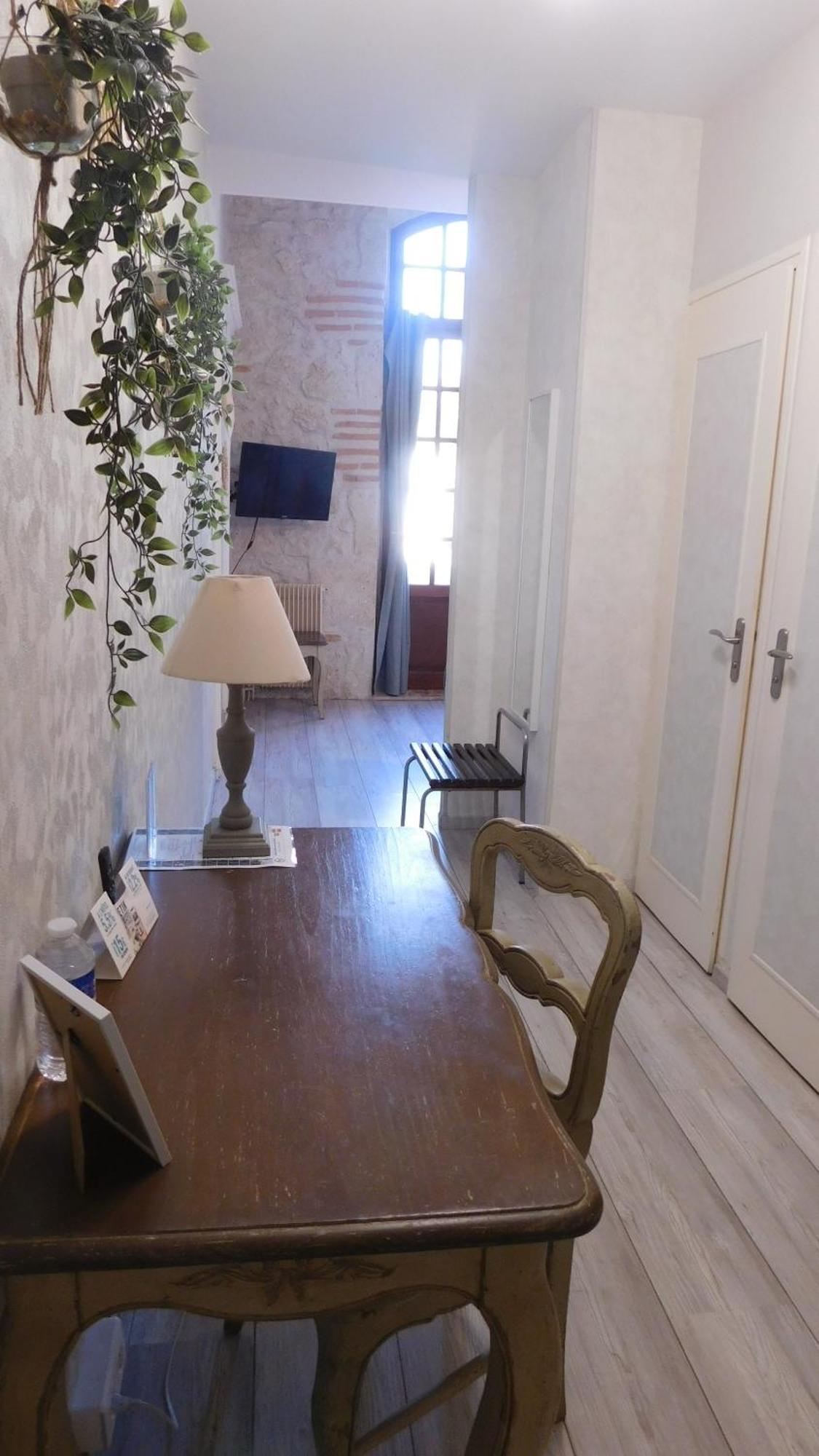 Logis Hotel Le Prince Noir Sérignac-sur-Garonne Eksteriør bilde