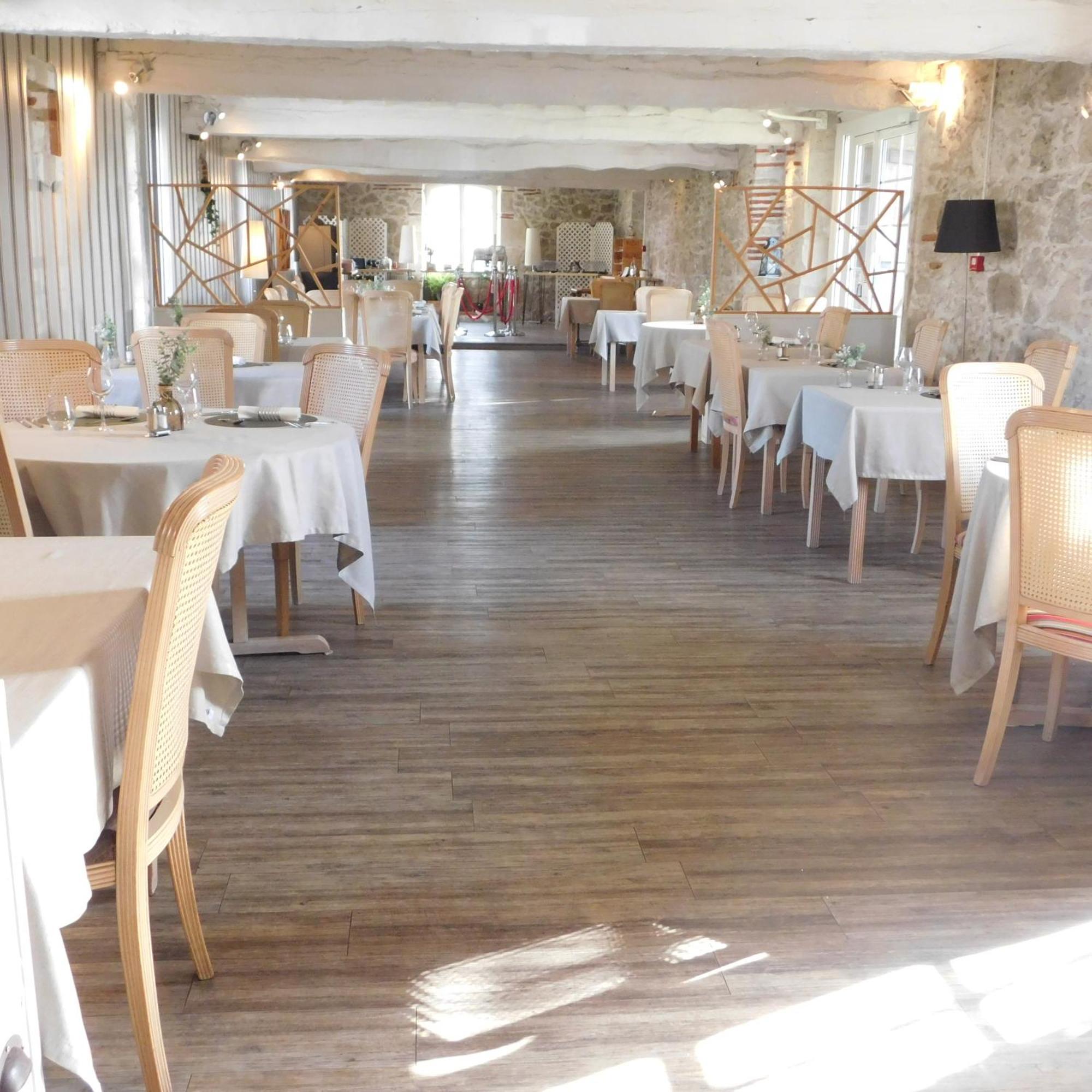 Logis Hotel Le Prince Noir Sérignac-sur-Garonne Eksteriør bilde