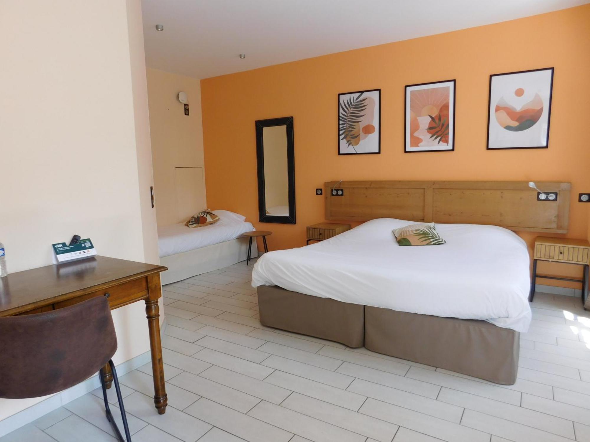 Logis Hotel Le Prince Noir Sérignac-sur-Garonne Eksteriør bilde